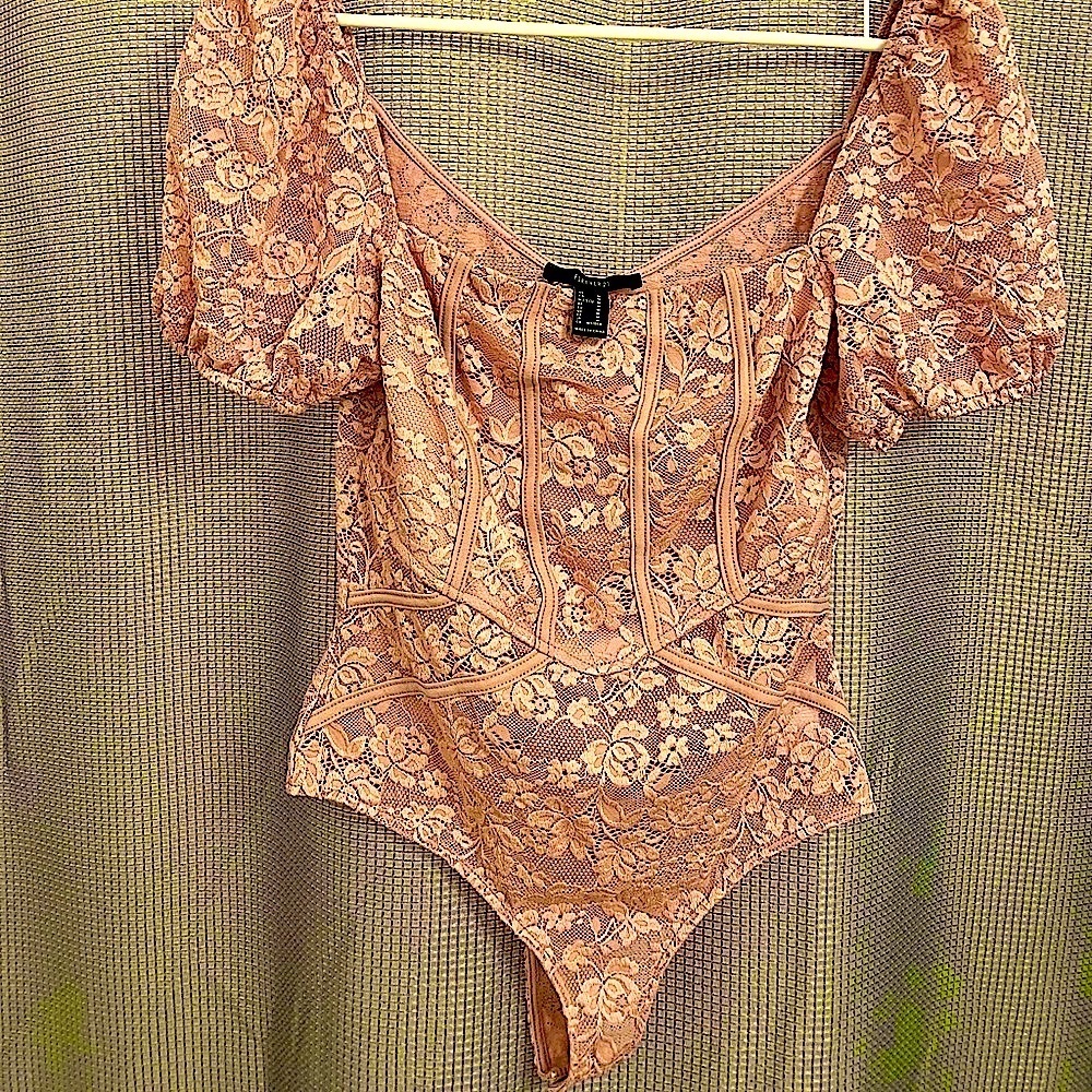 Forever 21 Blush floral lace bodysuit M